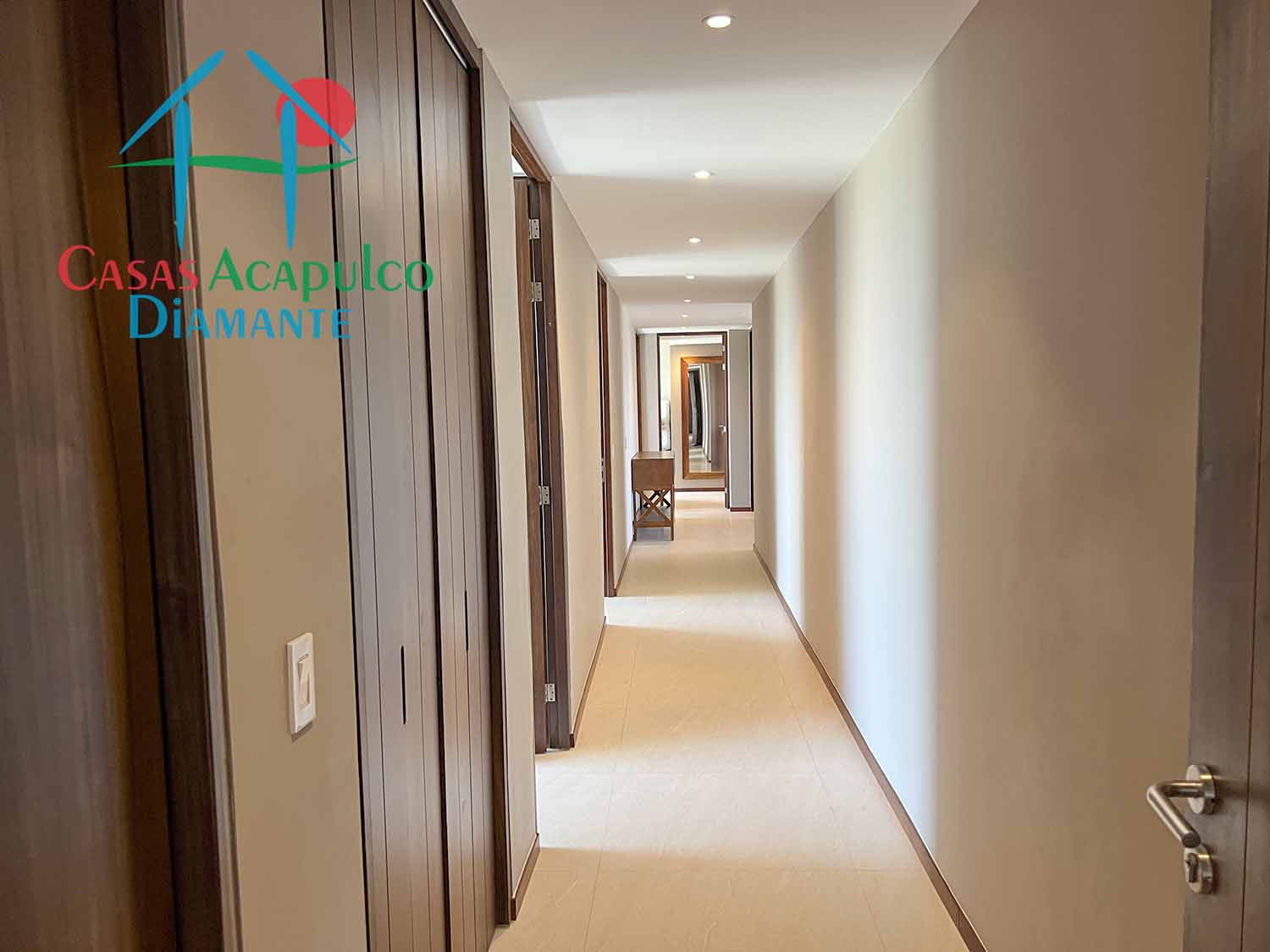 La Isla Fiji N 12 - Pasillo de acceso 2 La Isla Fiji N 12 - Pasillo de acceso 2